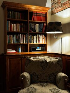 How to Create a Cozy and Inviting Reading Nook at Home